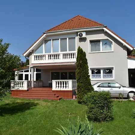 Nord-west Balaton Apartman 公寓 *